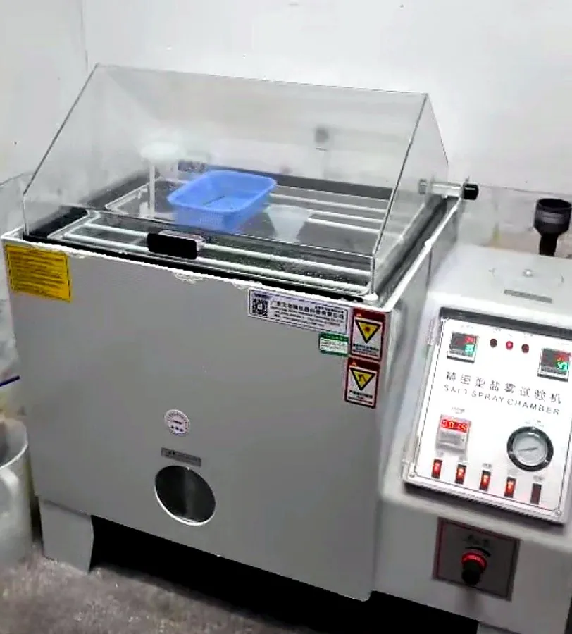 Salt spray test chamber